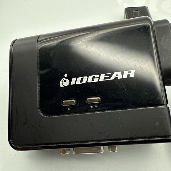 IOGEAR GCS22U 2-Port USB KVM Switch with Cables and Remote - Picture 2 of 6